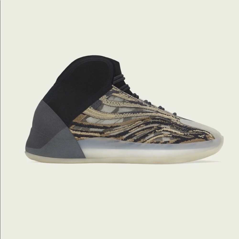 YEEZY QNTM ADULTS AMBER TINT Men’s Size 10. New in Box.